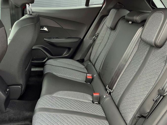 Peugeot 2008, Peugeot 2008 ALLURE PureTech 100 S&S MAN6, barva bílá