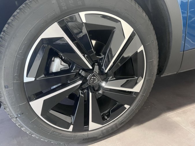 Peugeot 408, Peugeot 408 ALLURE Hybrid 136 e-DCS6, barva modrá