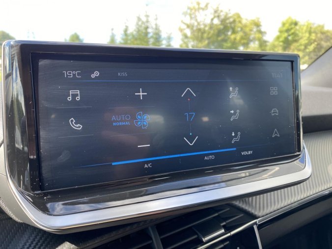 Peugeot 2008, Peugeot 2008 STYLE Hybrid 145 e-DCS6, barva bílá