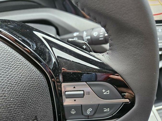 Peugeot 408, Peugeot 408 ALLURE Plug-in HYBR.225 e-EAT8, barva modrá