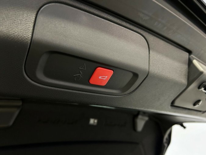 Peugeot 408, Peugeot 408 408 GT Hybrid 145 e-DCS6, barva černá