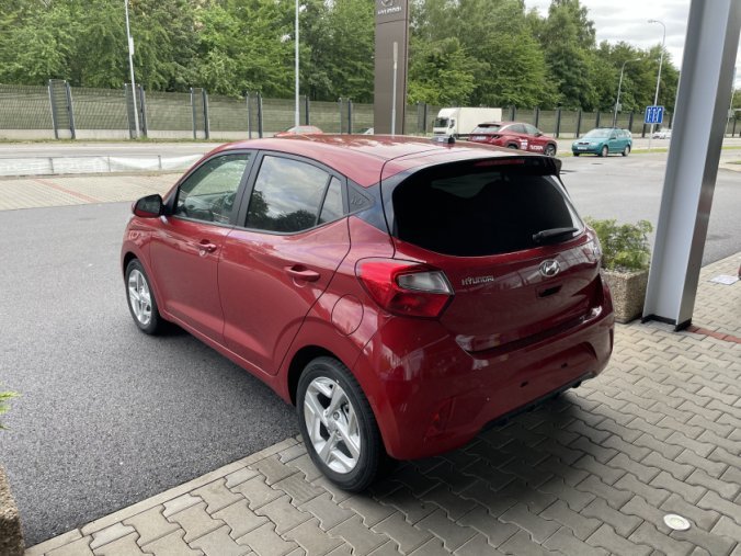 Hyundai i10, 1,0i 5 st. manuální, barva červená