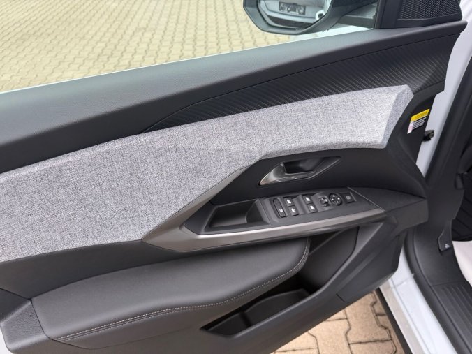 Peugeot 3008, Peugeot 3008 ALLURE Hybrid 145 e-DCS6, barva bílá