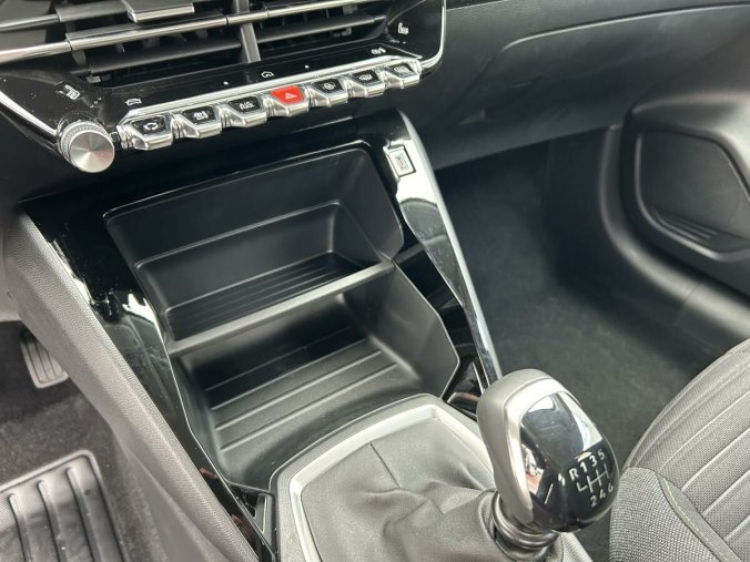 Peugeot 208, Peugeot 208 STYLE PureTech100 MAN6, barva bílá