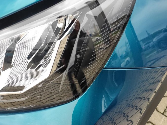 Peugeot 2008, Peugeot 2008 ALLURE 1.2 100k MAN6, barva modrá