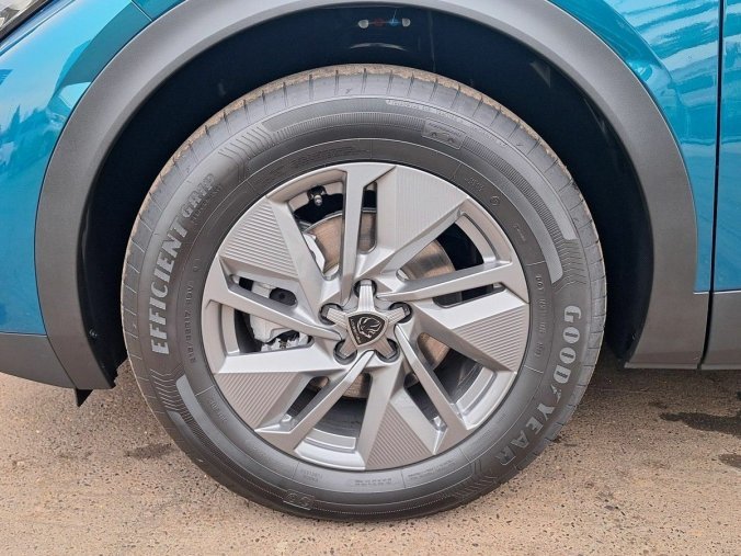 Peugeot 408, Peugeot 408 ALLURE Hybrid 136 e-DCS6, barva modrá