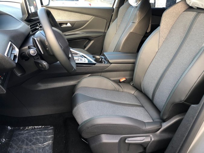 Peugeot 5008, Peugeot 5008  ALLURE PACK PureTech 130 MAN6 - 3105, barva šedá