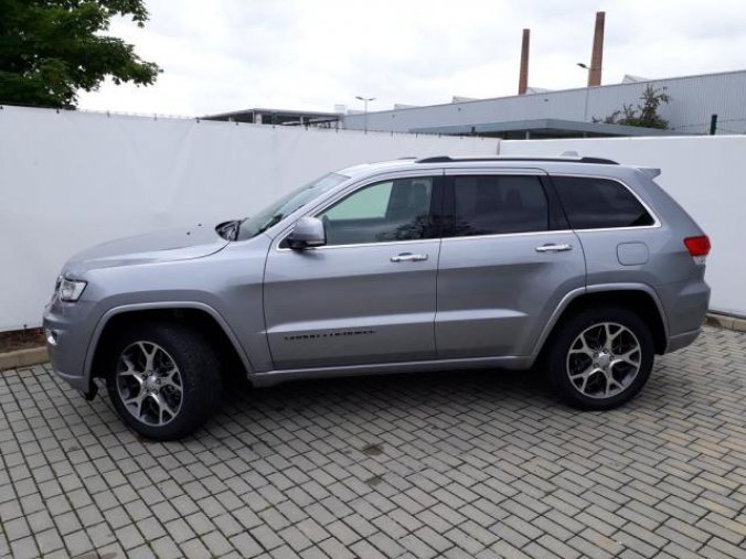 Jeep Grand Cherokee, 3,0 CRD Overland 250k 4x4 AT, barva stříbrná