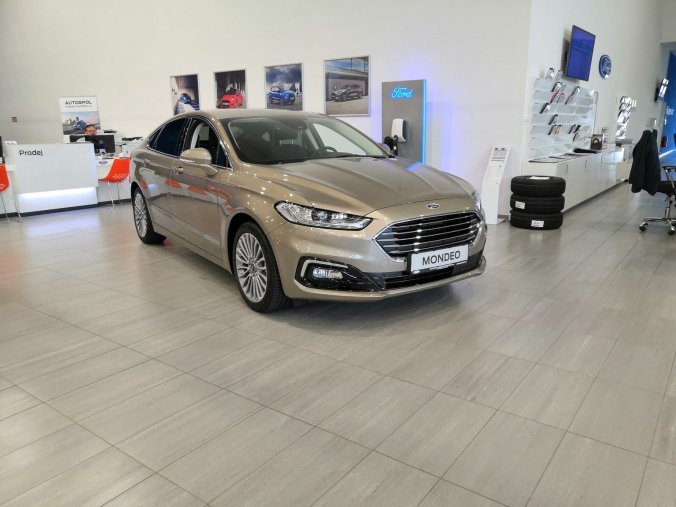 Ford Mondeo, Titanium, 5dveřová, 2.0 EcoBlue 110 kW/150 k, 6st. manuální, barva stříbrná