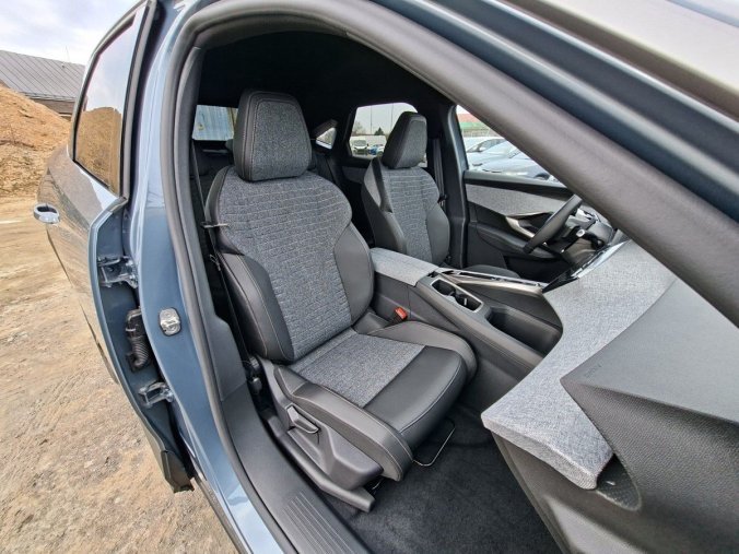 Peugeot 3008, Peugeot 3008 ALLURE Hybrid 145 e-DCS6, barva modrá