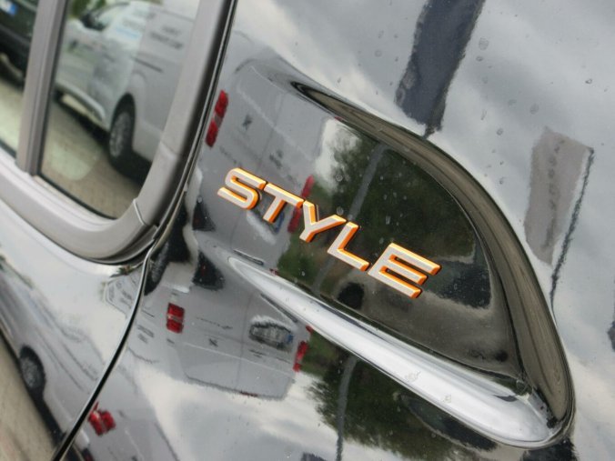 Peugeot 208, Peugeot 208 STYLE Hybrid 110 e-DCS6, barva černá