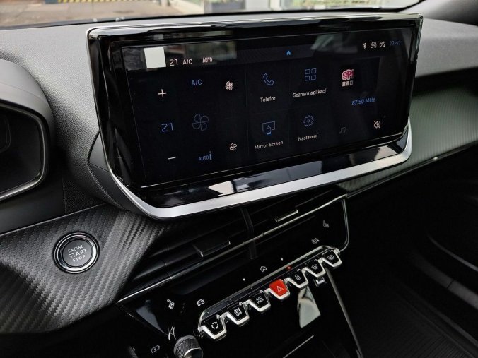 Peugeot 2008, Peugeot 2008 ALLURE Hybrid 136 e-DCS6, barva bílá