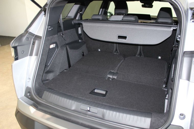 Peugeot 5008, Peugeot 5008 ALLURE Hybrid 136 e-DCS6, barva stříbrná