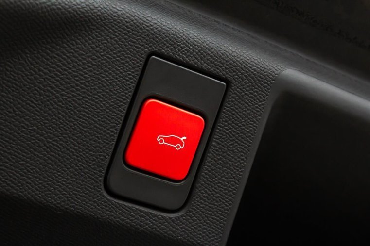 Peugeot 5008, Peugeot 5008 1,2 GT Hybrid 145 e-DCS6, barva modrá