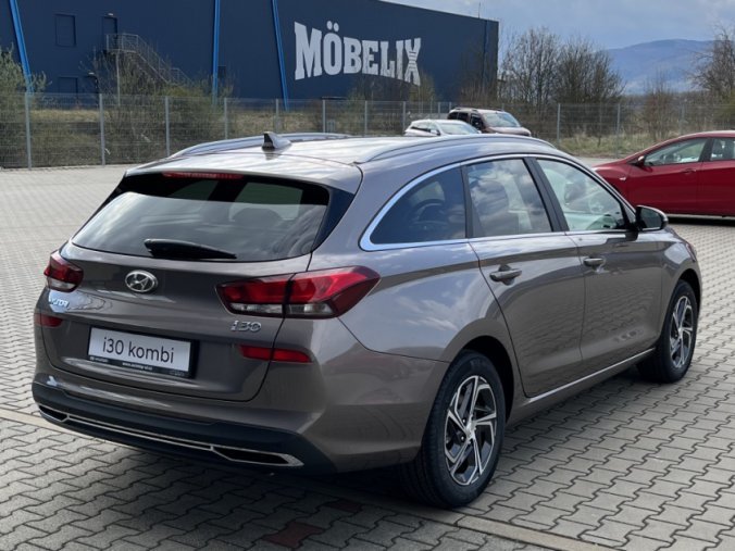 Hyundai i30, 1,5 T-GDI 117 kW iMT MHEV, barva bronzová