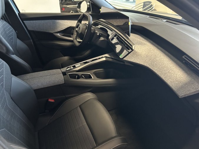 Peugeot 5008, Peugeot 5008 ALLURE Hybrid 145 e-DCS6, barva modrá