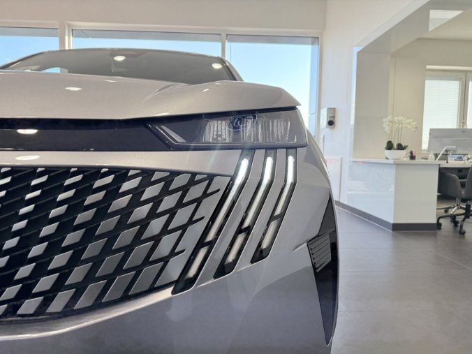 Peugeot 3008, Peugeot 3008 ALLURE Hybrid 136k, Automat, barva šedá