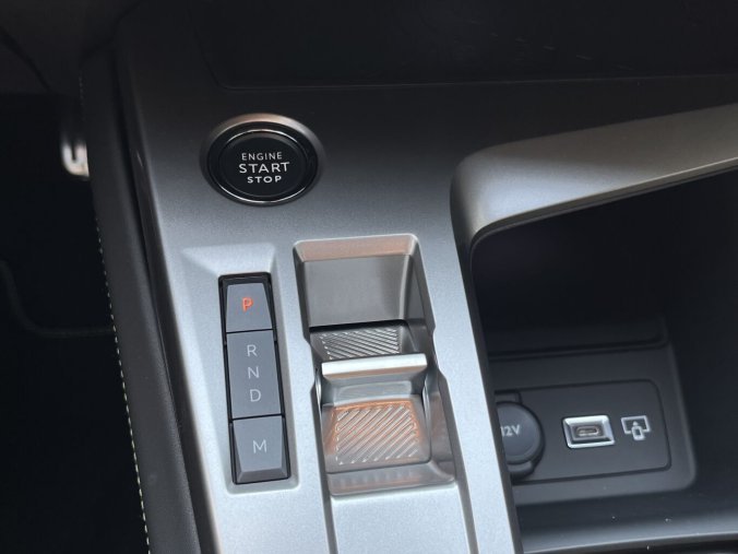 Peugeot 408, Peugeot 408 GT Hybrid 145 e-DCS6, barva bílá
