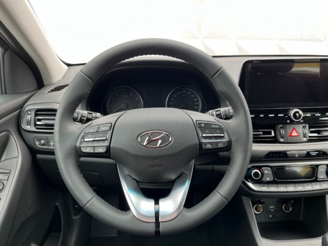 Hyundai i30, 1,5i 81 kW MT, barva bílá