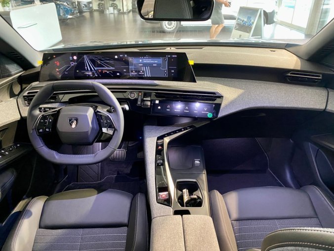 Peugeot 3008, Peugeot 3008 ALLURE Hybrid 136 e-DCS6 - CELOROČNÍ PNEU- 8523, barva bílá