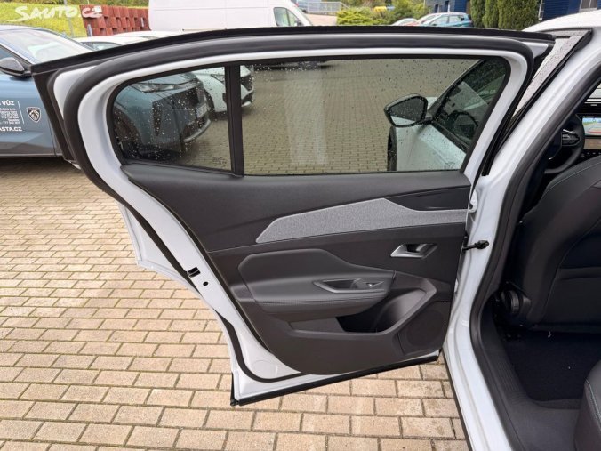 Peugeot 408, Peugeot 408 ALLURE Hybrid 145 e-DCS6, barva bílá