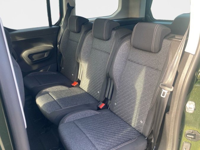 Peugeot Rifter, Peugeot Rifter LONG ALLURE BlueHDi 130  MAN6, barva zelená