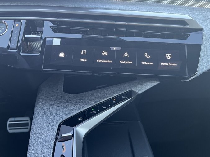 Peugeot 5008, Peugeot 5008 GT Hybrid 145 e-DCS6, barva modrá