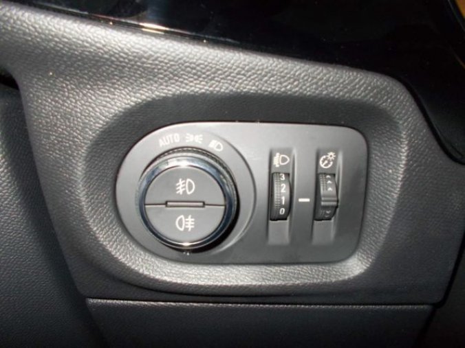 Opel Corsa, Edition 1.2 (55kW/75k) MT5, barva černá