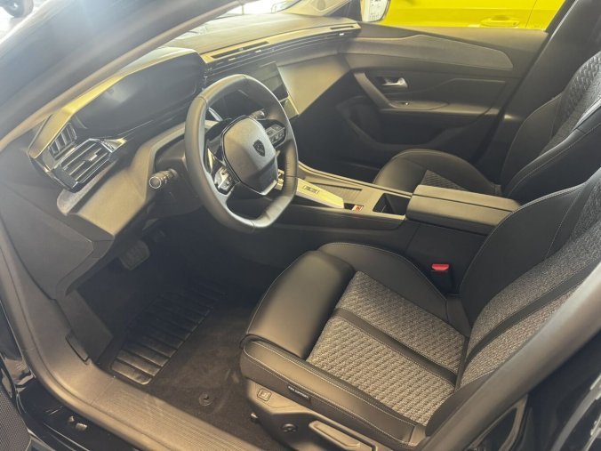 Peugeot 308, Peugeot 308 SW ALLURE Hybrid 145 e-DCS6, barva černá