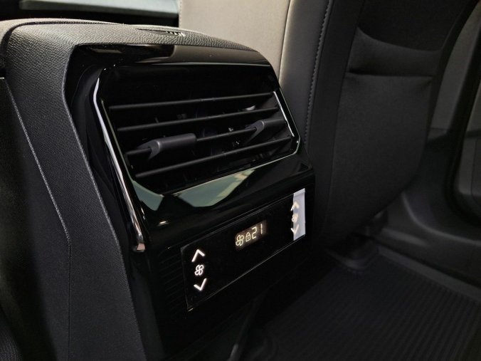 Peugeot 5008, Peugeot 5008 ALLURE Hybrid 136 e-DCS6, barva modrá