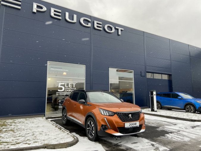 Peugeot 2008, GT 1.2 PureTech 130k MAN6, barva oranžová
