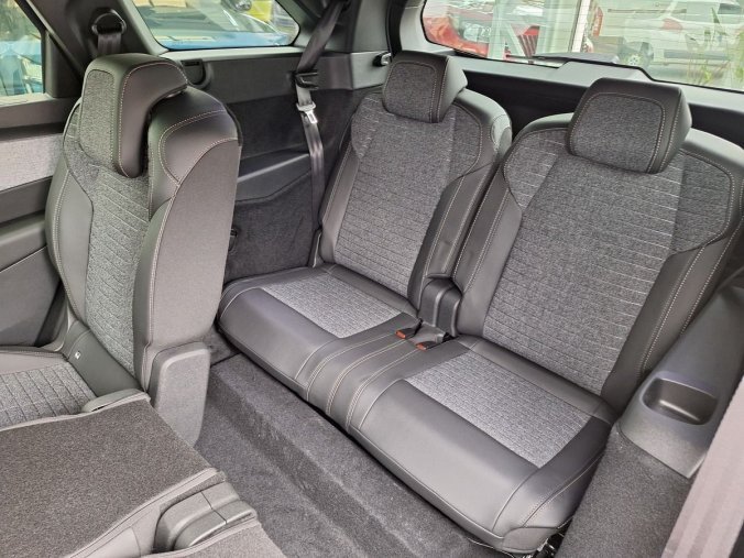 Peugeot 5008, Peugeot 5008 ALLURE Hybrid 145 e-DCS6, barva šedá