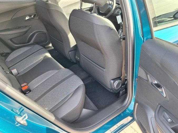 Peugeot 2008, Peugeot 2008 ALLURE PureTech 100  MAN6, barva modrá