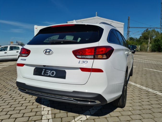 Hyundai i30, 1,5i 81 kW MT, barva bílá