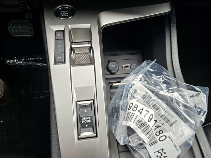 Peugeot 408, Peugeot 408 ALLURE Hybrid 145 e-DCS6, barva modrá
