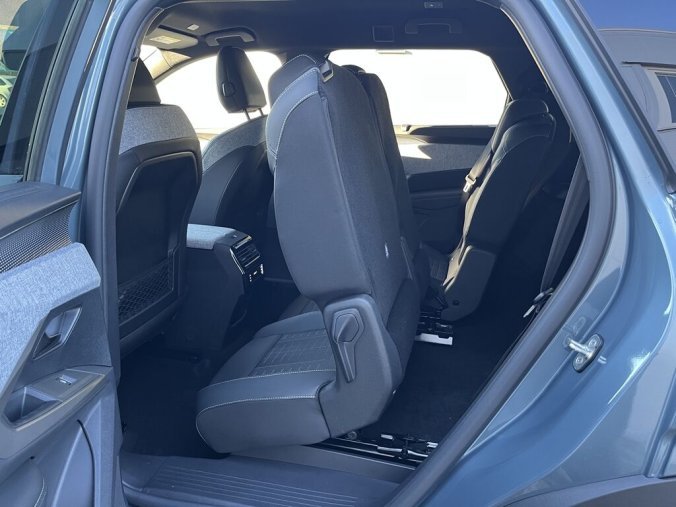 Peugeot 5008, Peugeot 5008 GT Hybrid 145 e-DCS6, barva modrá