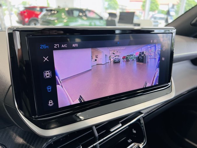 Peugeot 2008, Peugeot 2008 GT Elektro, e-dojezd 341km, barva bílá
