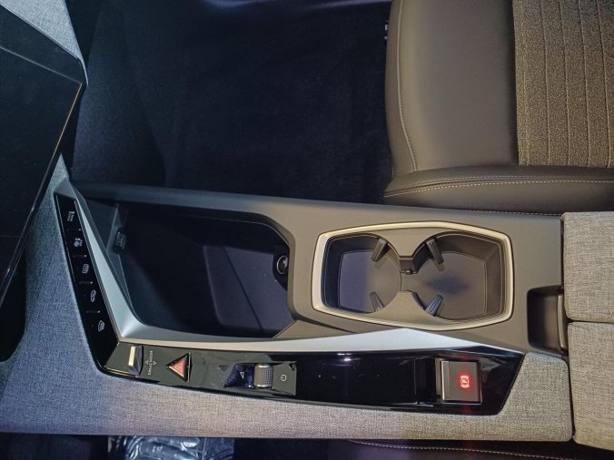 Peugeot 3008, Peugeot 3008 ALLURE Hybrid 145 e-DCS6, barva šedá
