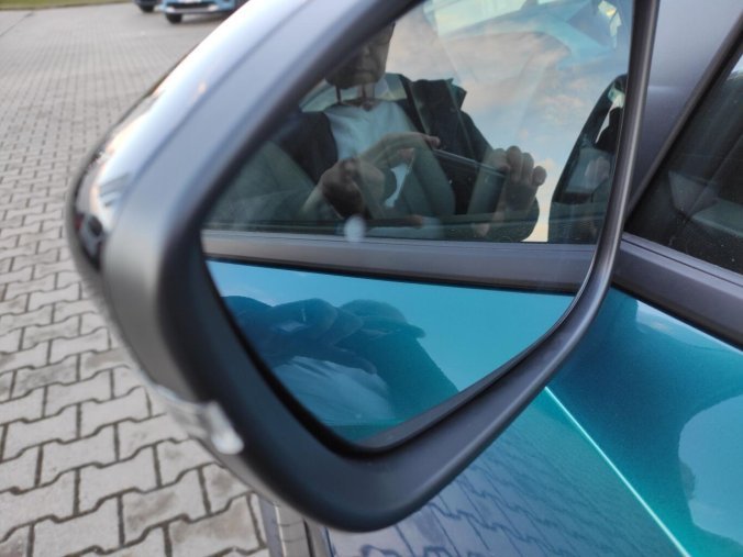 Peugeot 2008, Peugeot 2008 ALLURE 1.2 100k MAN6 2x kamera, barva modrá