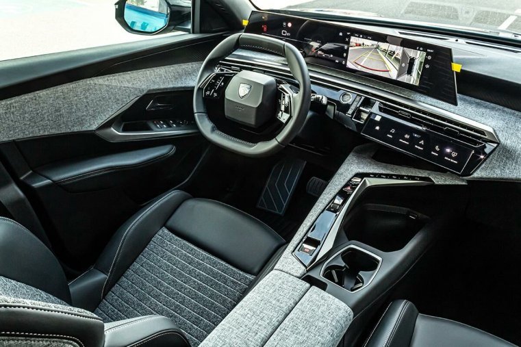 Peugeot 3008, Peugeot 3008 1,2 ALLURE Hybrid 136 e-DCS6, barva modrá