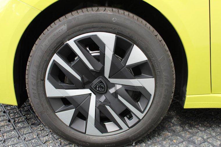 Peugeot 208, Peugeot 208 STYLE Turbo 100 MAN6, barva žlutá