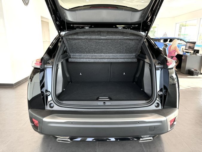 Peugeot 2008, Peugeot 2008 GT HYBRID 136k, Automat, barva černá
