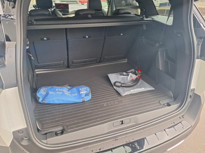 Peugeot 5008, Peugeot 5008 GT 1.5 BHDi 130k EAT8, barva bílá