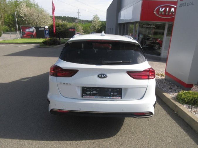 Kia Ceed, 1,5 T-GDi GPF 7DCT TOP, barva bílá