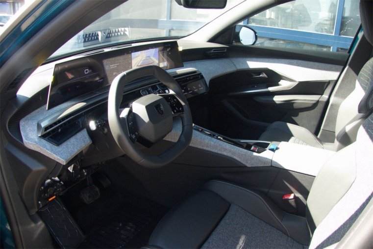 Peugeot 5008, Peugeot 5008 ALLURE Hybrid 145 e-DCS6, barva modrá