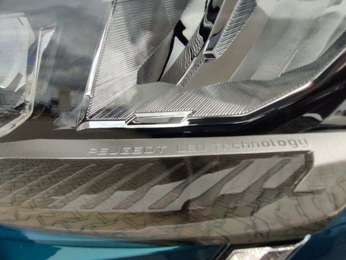 Peugeot 408, Peugeot 408 ALLURE 1.2 145k AUT6, barva modrá