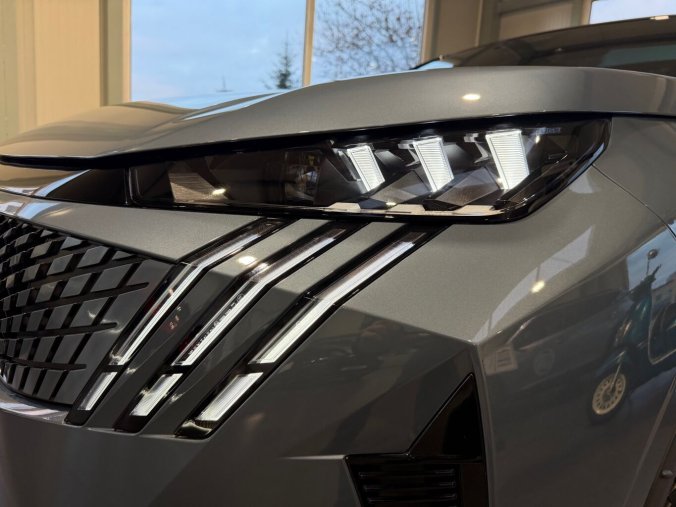 Peugeot 3008, Peugeot 3008 GT Hybrid 145 e-DCS6, barva modrá