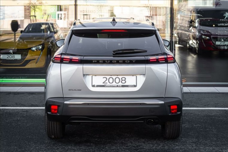 Peugeot 2008, Peugeot 2008 1,2 ALLURE PT 130 S&S EAT8, barva stříbrná