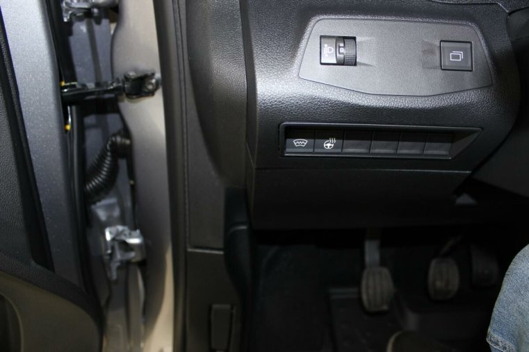 Peugeot Rifter, Peugeot Rifter ALLURE BlueHDi 100 S&S MAN6, barva stříbrná