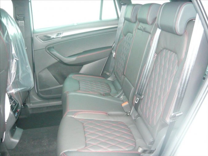 Škoda Kodiaq, 2,0 TSI 180 kW RS 4x4 DSG, barva neuvedeno